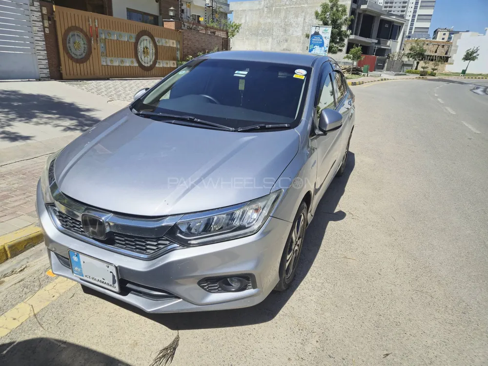 Honda Grace Hybrid 2017 for Sale in Islamabad Image-1