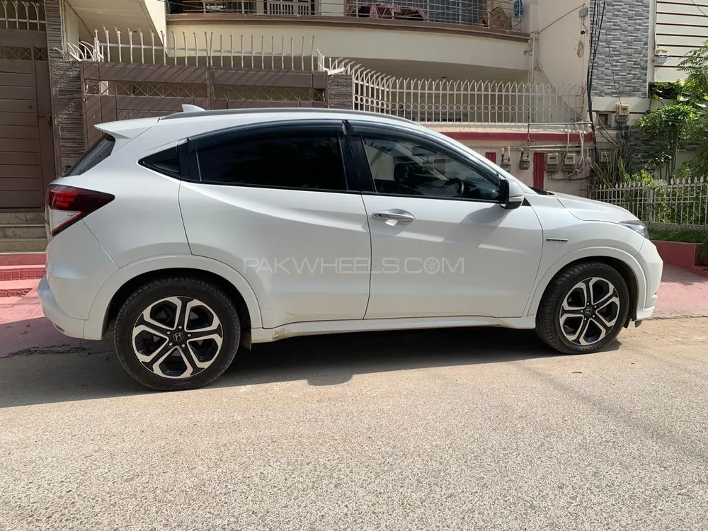Honda Vezel 2015 for Sale in Karachi Image-1