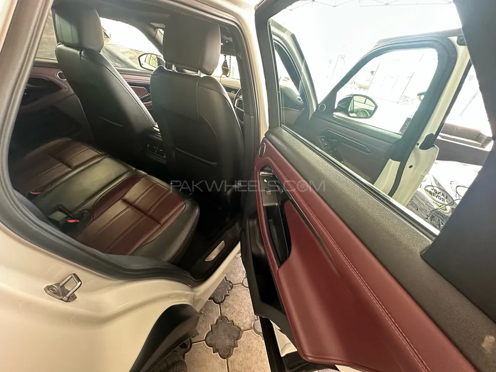 Range Rover Evoque 2021 for Sale in Sialkot Range Rover Evoque 2021 for Sale in Sialkot Image-10