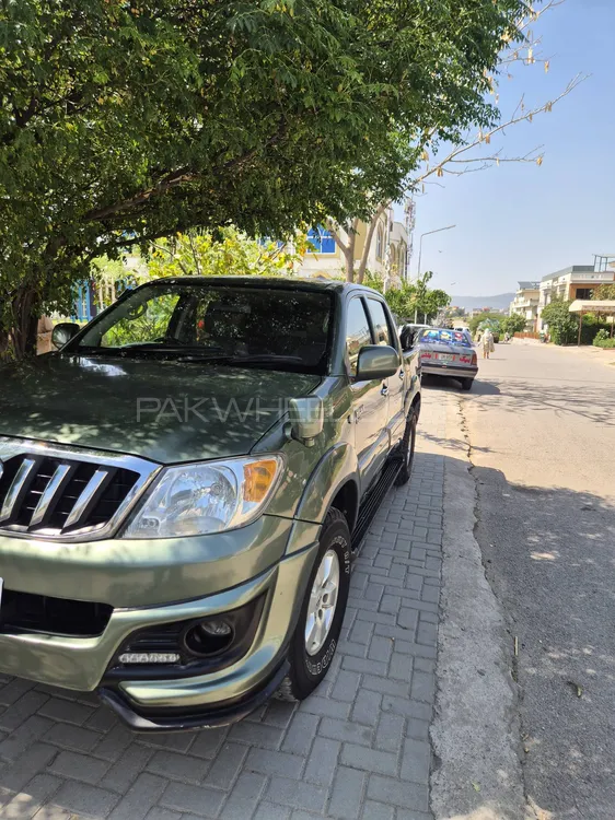 Toyota Hilux 2011 for Sale in Islamabad Image-1
