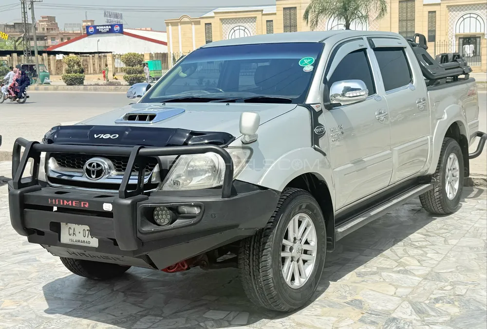 Toyota Hilux 2010 for Sale in Peshawar Image-1