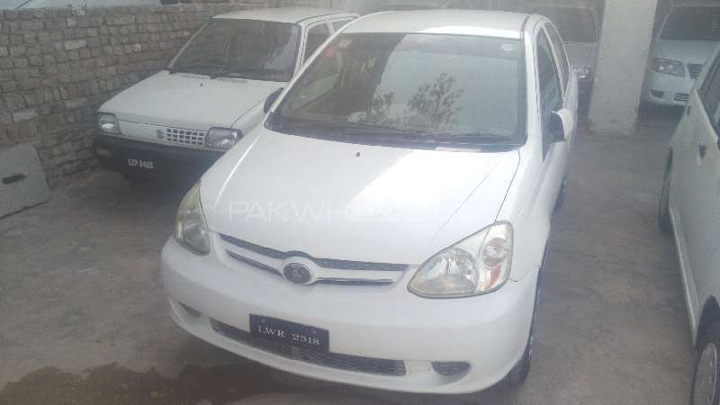 Toyota Platz 2004 for Sale in Peshawar Image-1