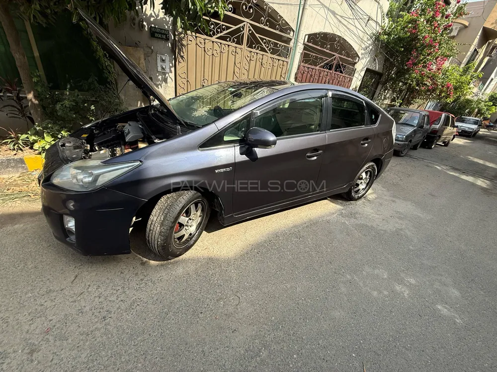 Toyota Prius 2011 for Sale in Lahore Image-1
