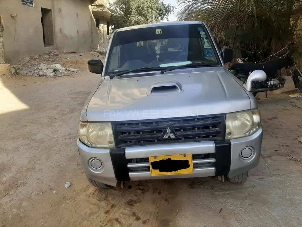 Mitsubishi Pajero Mini 2009 for Sale in Karachi Image-1
