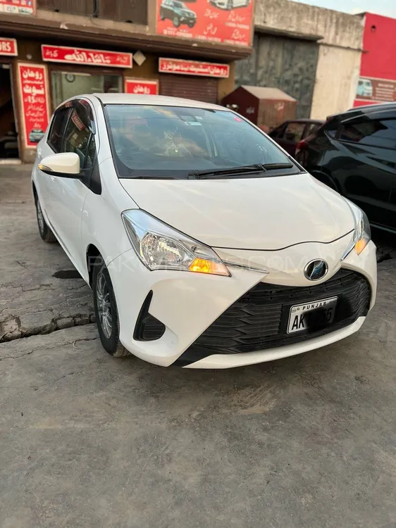 Toyota Vitz 2017 for Sale in Gujranwala Image-1
