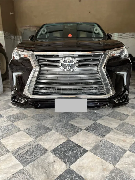 Toyota Fortuner 2017 for Sale in Lahore Image-1