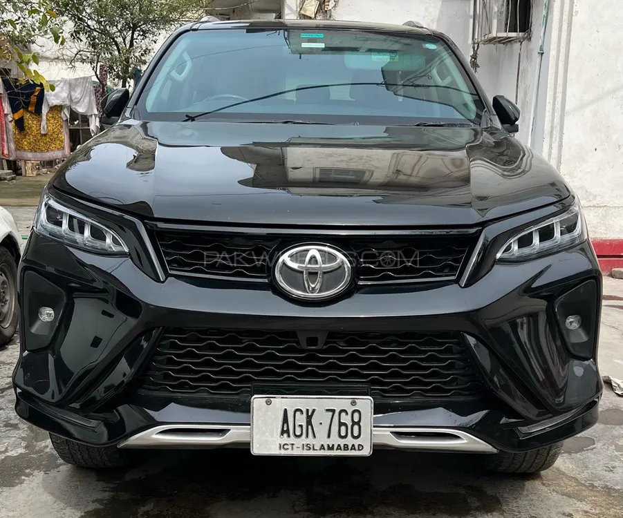Toyota Fortuner 2017 for Sale in Lahore Image-1