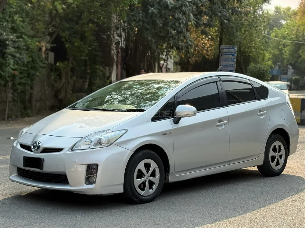 Toyota Prius 2011 for Sale in Lahore Image-1