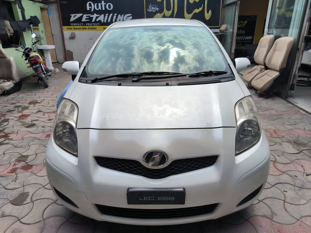 Toyota Vitz 2009 for Sale in Mardan Image-1