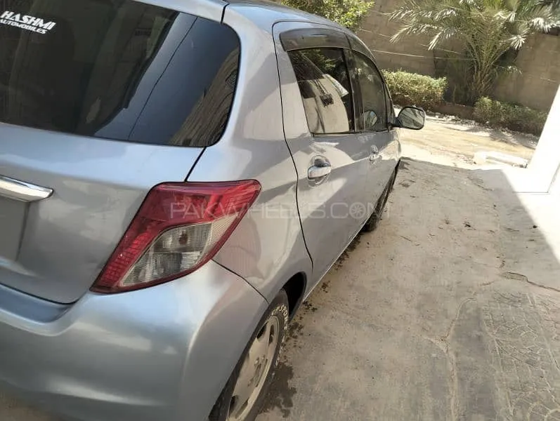 Toyota Vitz 2011 for Sale in Karachi Image-1