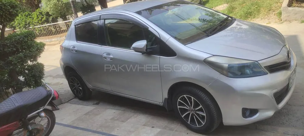 Toyota Vitz 2012 for Sale in Gujranwala Image-1