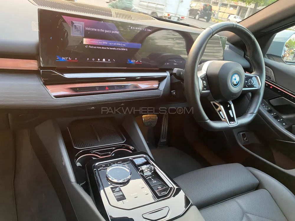 BMW i5 2023 for Sale in Lahore BMW i5 2023 for Sale in Lahore Image-5