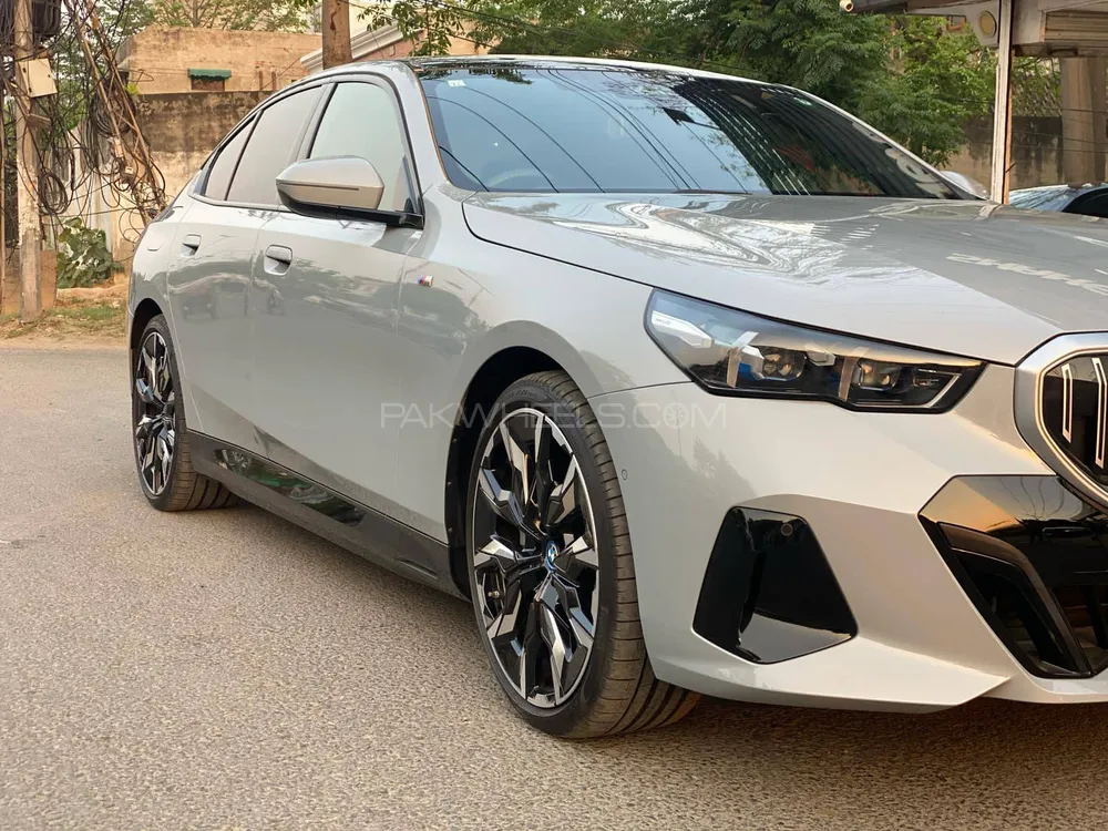 BMW i5 2023 for Sale in Lahore BMW i5 2023 for Sale in Lahore Image-4