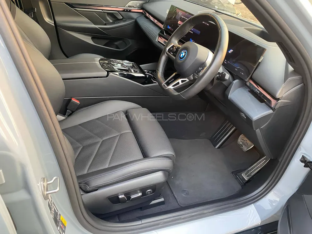 BMW i5 2023 for Sale in Lahore BMW i5 2023 for Sale in Lahore Image-9