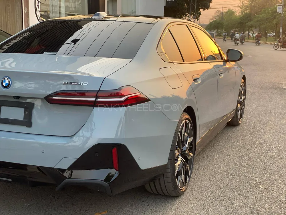 BMW i5 2023 for Sale in Lahore BMW i5 2023 for Sale in Lahore Image-19