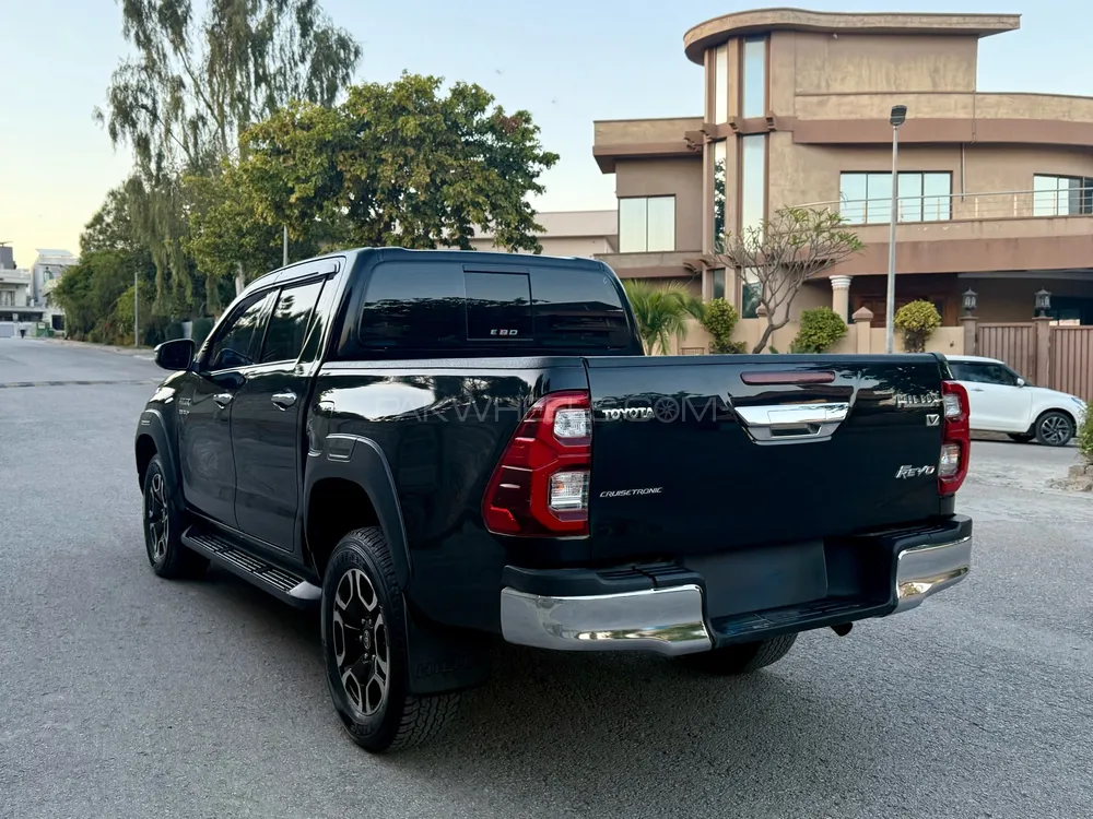 Toyota Hilux 2021 for Sale in Islamabad Image-1