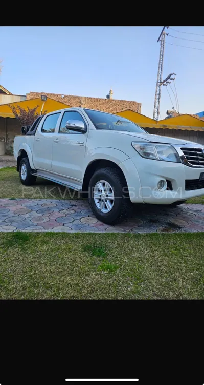 Toyota Hilux 2014 for Sale in Peshawar Image-1