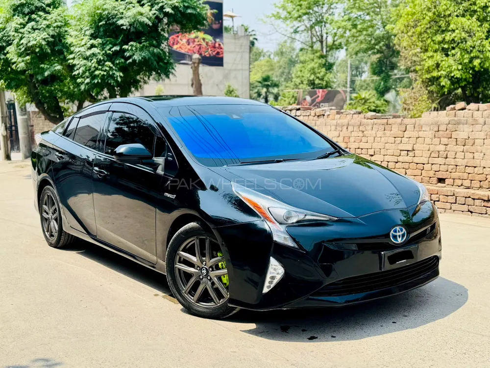 Toyota Prius 2016 for Sale in Faisalabad Image-1