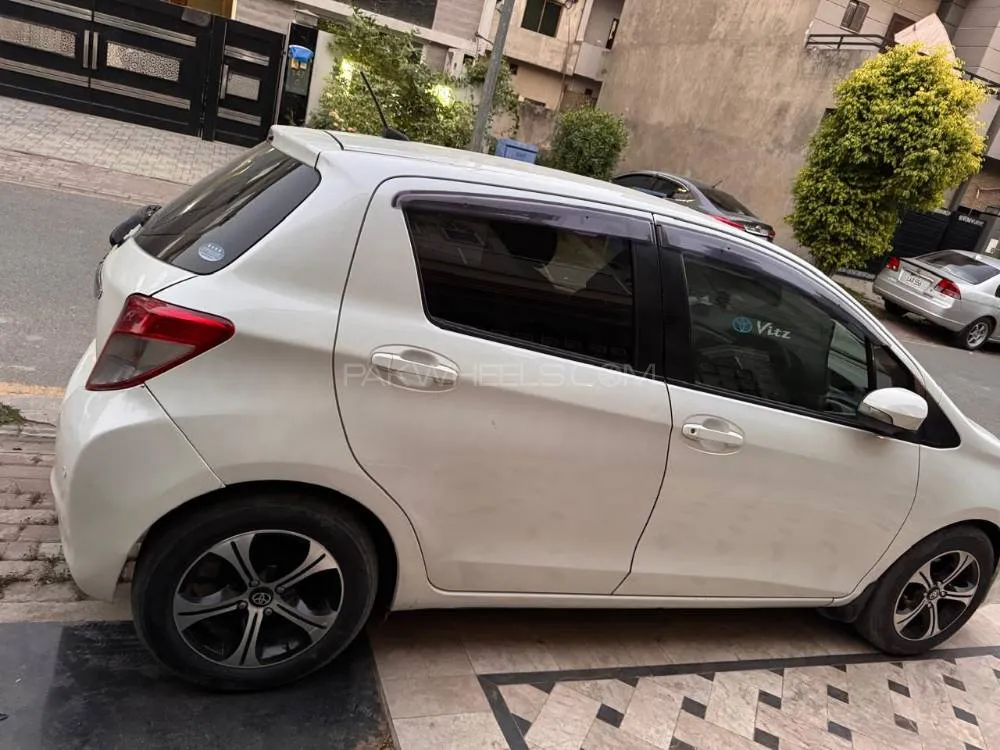 Toyota Vitz 2011 for Sale in Lahore Image-1
