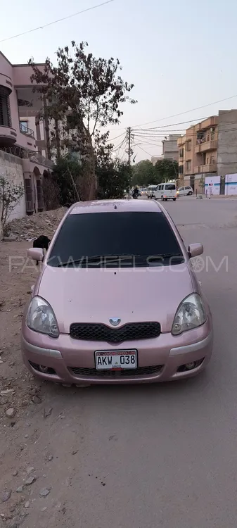 Toyota Vitz 2000 for Sale in Karachi Image-1