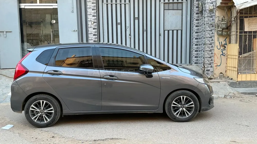 Honda Fit 2018 for Sale in Karachi Image-1