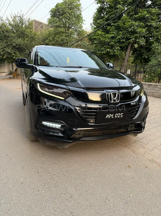 Honda Vezel 2018 for Sale in Lahore Image-1