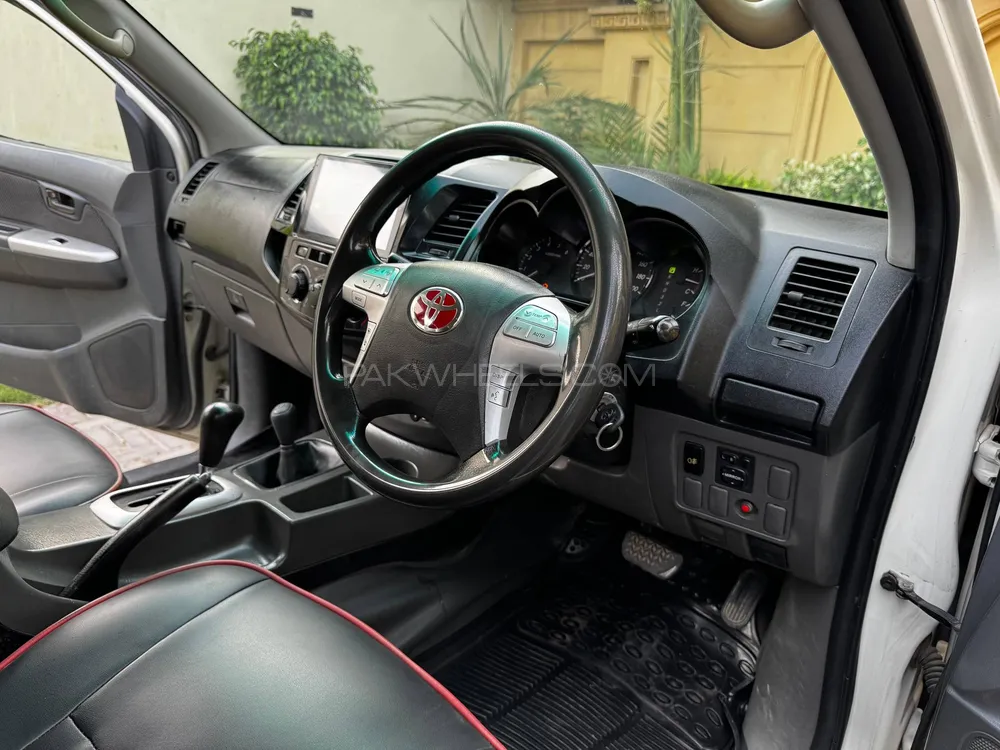 Toyota Hilux 2012 for Sale in Multan Toyota Hilux 2012 for Sale in Multan Image-9