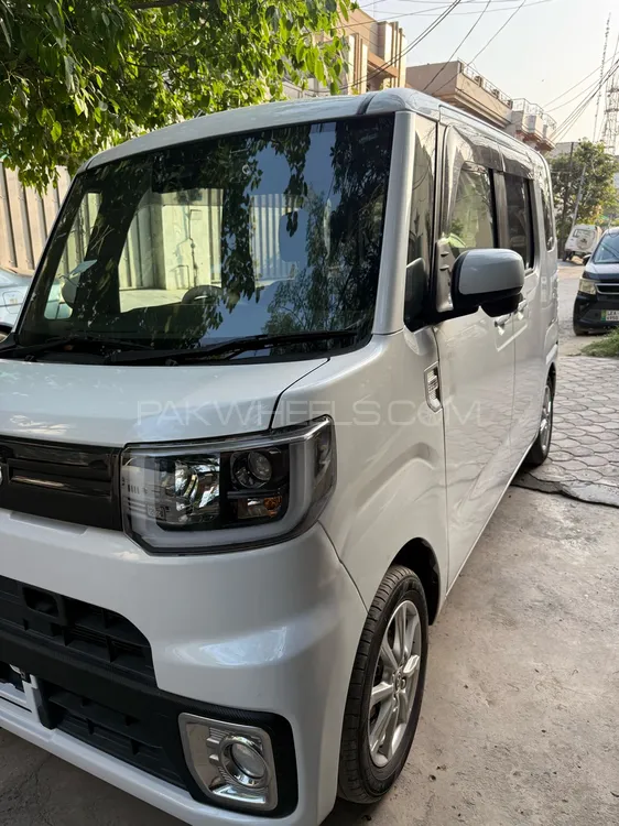 Toyota Pixis Mega 2022 for Sale in Lahore Image-1