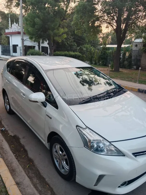 Toyota Prius Alpha 2013 for Sale in Islamabad Image-1