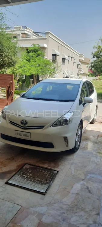 Toyota Prius Alpha 2014 for Sale in Islamabad Image-1