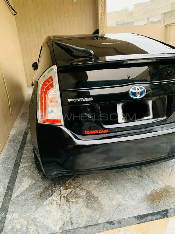 Toyota Prius 2015 for Sale in Lahore Toyota Prius 2015 for Sale in Lahore Image-2