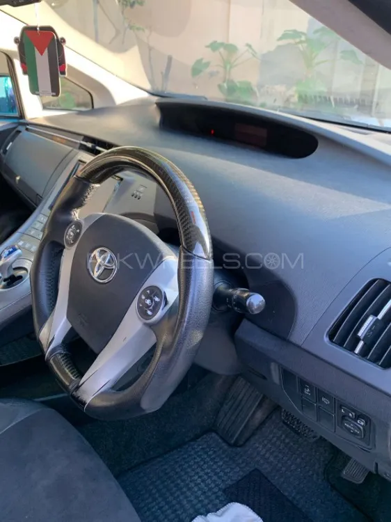 Toyota Prius 2015 for Sale in Lahore Toyota Prius 2015 for Sale in Lahore Image-4
