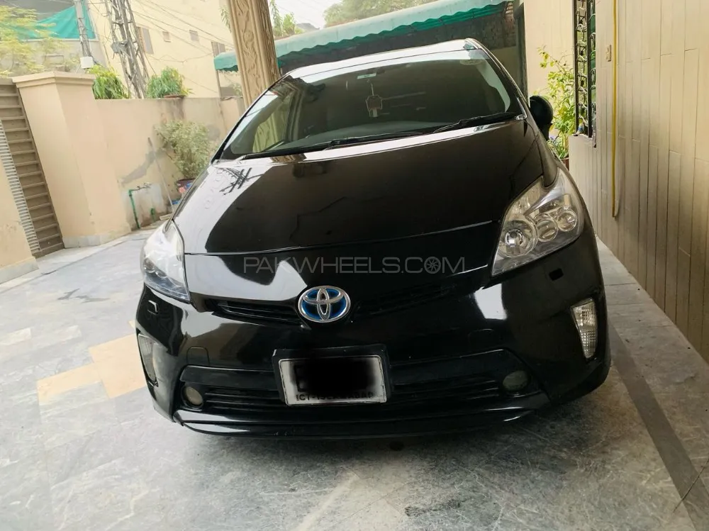 Toyota Prius 2015 for Sale in Lahore Image-1