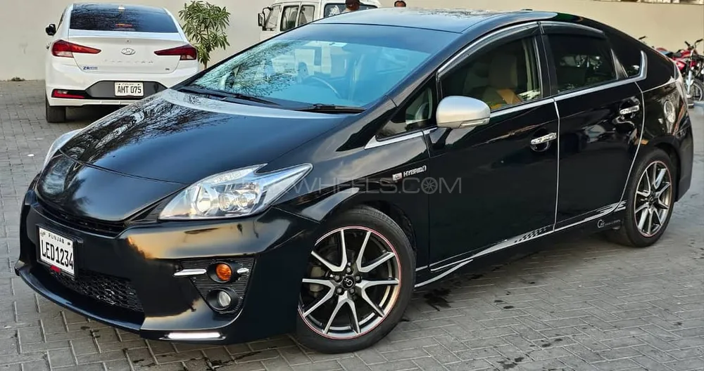 Toyota Prius 2015 for Sale in Lahore Image-1