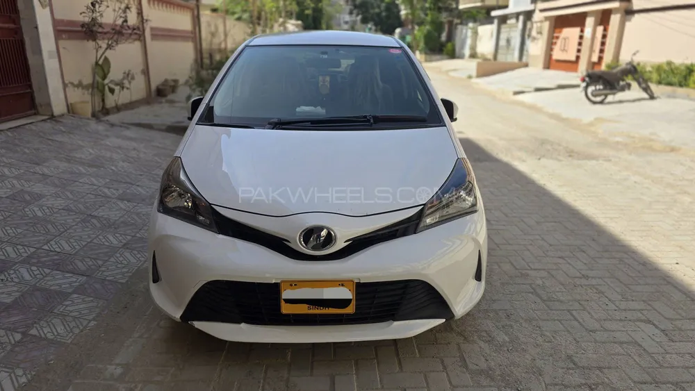Toyota Vitz 2014 for Sale in Karachi Image-1