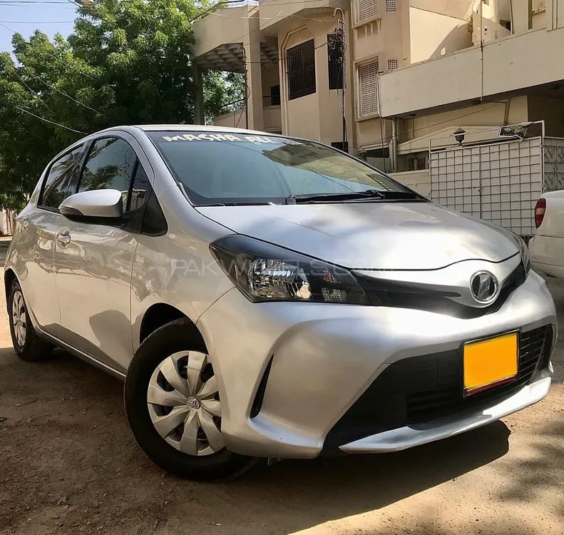 Toyota Vitz 2015 for Sale in Karachi Image-1