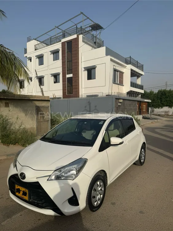 Toyota Vitz 2017 for Sale in Karachi Image-1