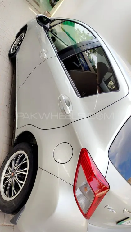 Toyota Vitz 2017 for Sale in Multan Image-1