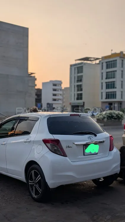Toyota Vitz 2012 for Sale in Karachi Image-1