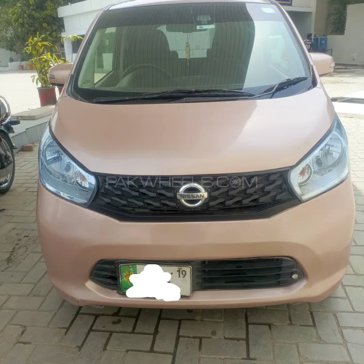 نسان ڈیز 2015 for Sale in لاہور Image-1