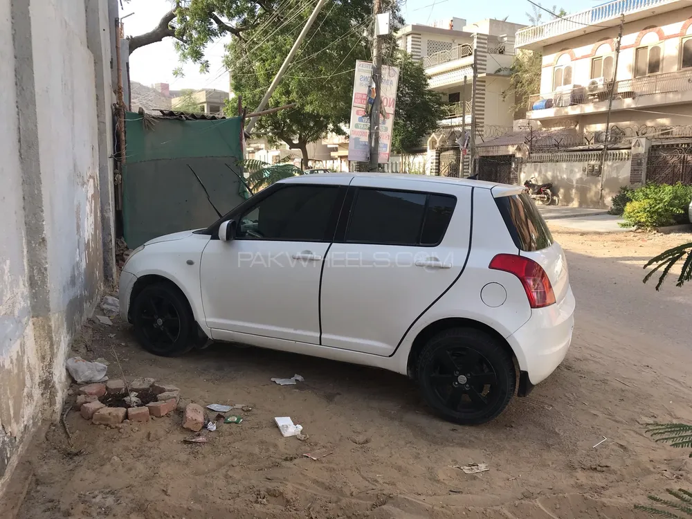 Suzuki Swift 2010 for Sale in Karachi Image-1