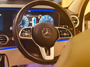 Mercedes-Benz E180 Exclusive luxury package.
Model 2021 registration Karachi 2021
Shahnawaz import & mentioned 
Mileage 15000 km
Excellent condition 
Polor white with beige nappa leather interior.
Top of the line specs.
Further information please call & visit at Victory Cars jail road Lahore 
National wide delivery available