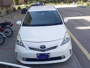 Toyota Prius Alpha G 2013 for Sale
