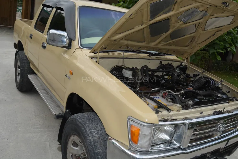 Toyota Hilux 1987 for Sale in Swat Image-1