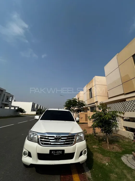 Toyota Hilux 2011 for Sale in Fateh Jang Image-1