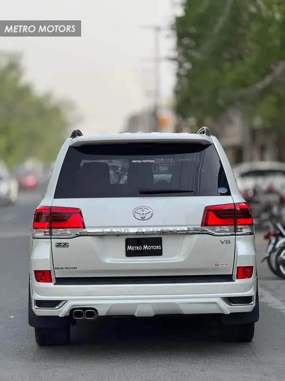 Toyota Land Cruiser 2017 for Sale in Lahore Toyota Land Cruiser 2017 for Sale in Lahore Image-5