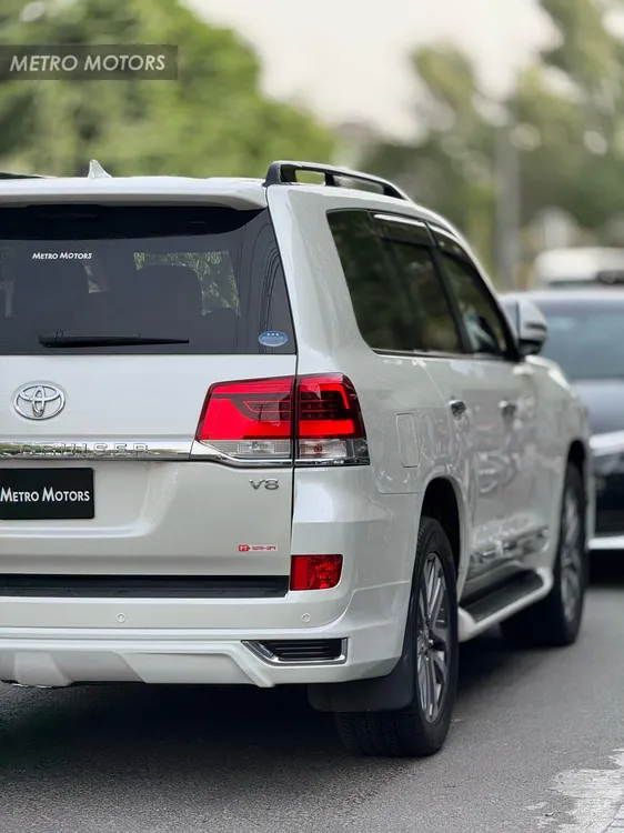 Toyota Land Cruiser 2017 for Sale in Lahore Toyota Land Cruiser 2017 for Sale in Lahore Image-7