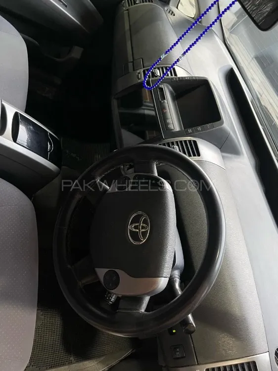 Toyota Prius 2010 for Sale in Okara Image-1