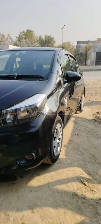 Toyota Vitz 2013 for Sale in Peshawar Image-1