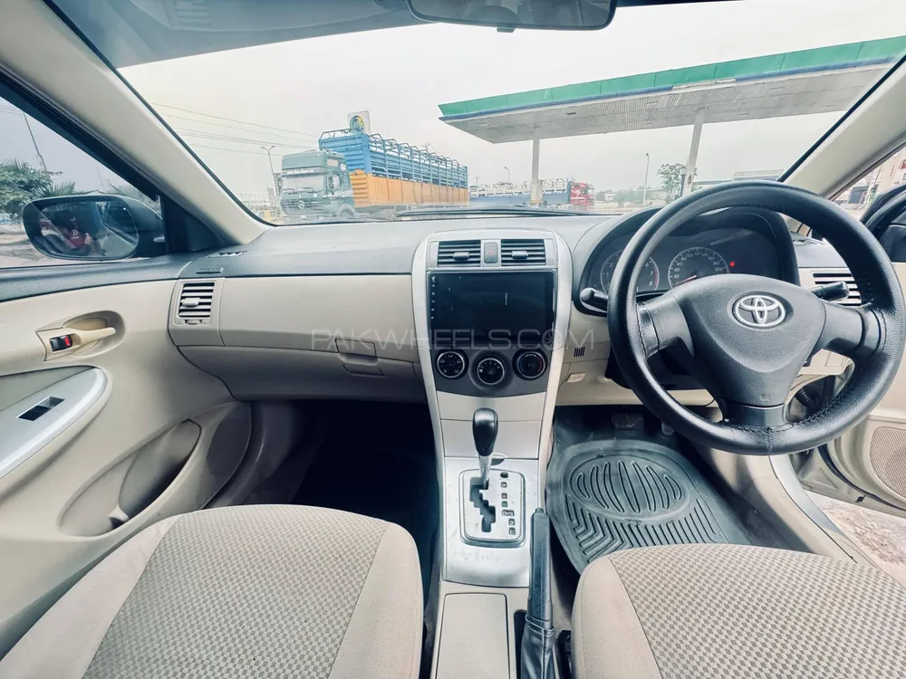 Toyota Corolla 2014 for Sale in Peshawar Image-1